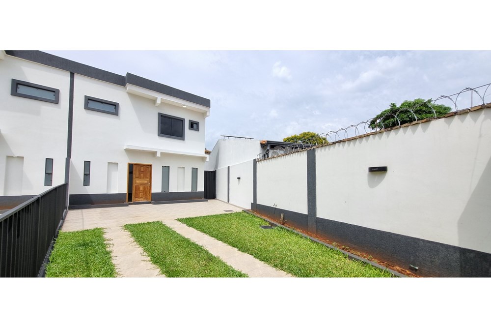 Duplex novo à venda em Lambaré, 4 dormitórios