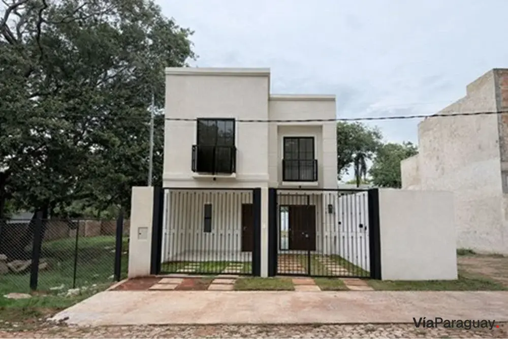 Duplex novo à venda em Lambaré, região do Yacht