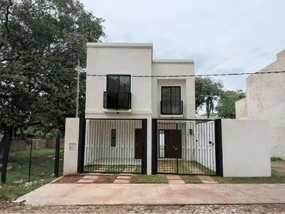 Duplex novo à venda em Lambaré, região do Yacht