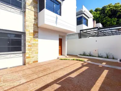 Dúplex a estrenar en venta en Laurelty, Luque