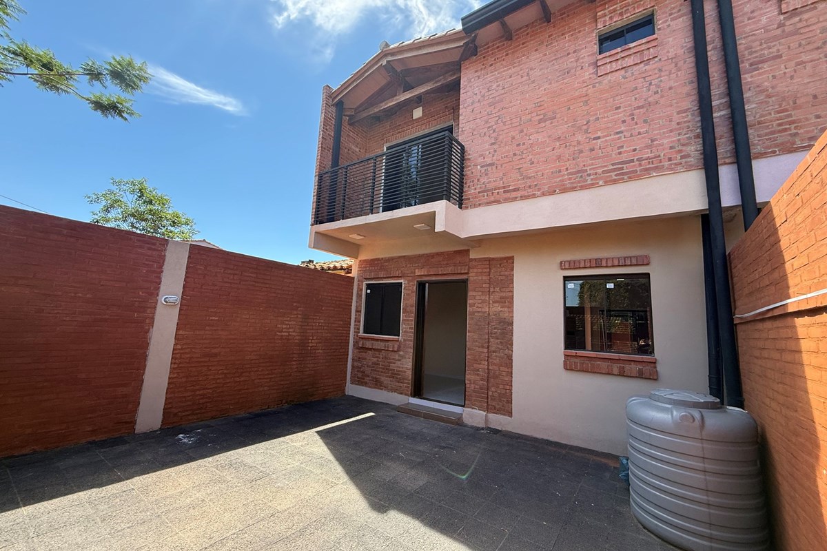 Duplex novo à venda em Laurelty, Luque