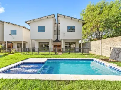Dúplex a estrenar en venta en Loma Merlo, Luque