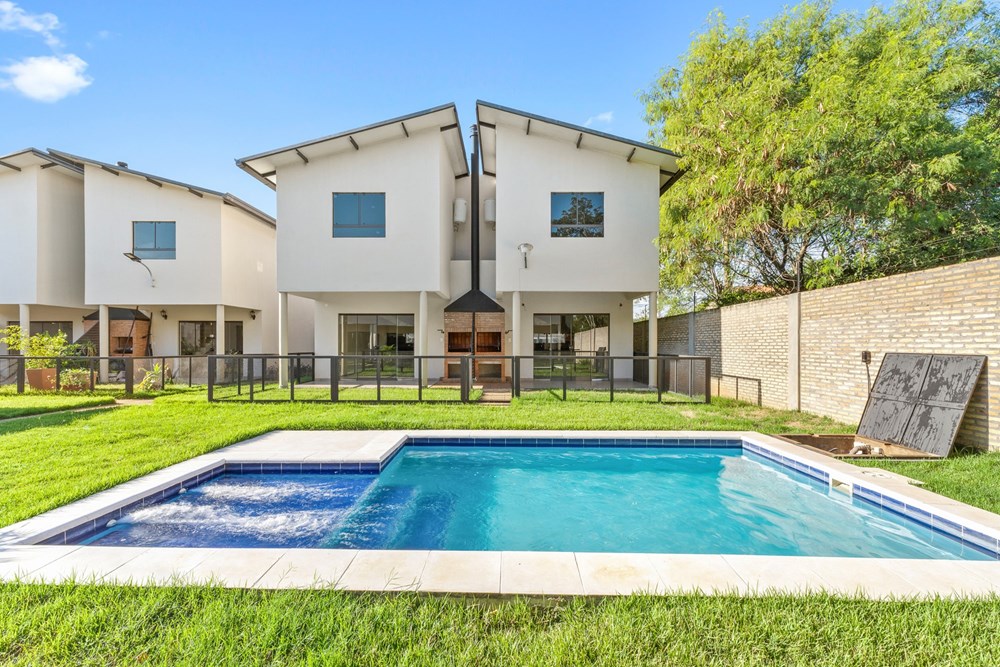 Duplex novo à venda em Loma Merlo, Luque