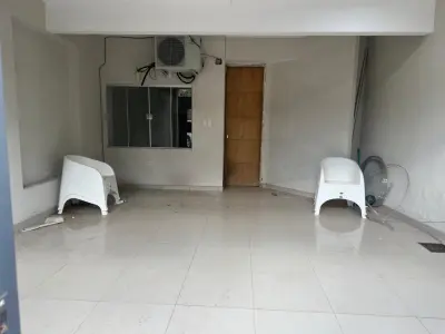 Duplex de 3 quartos em Fernando de la Mora, zona norte