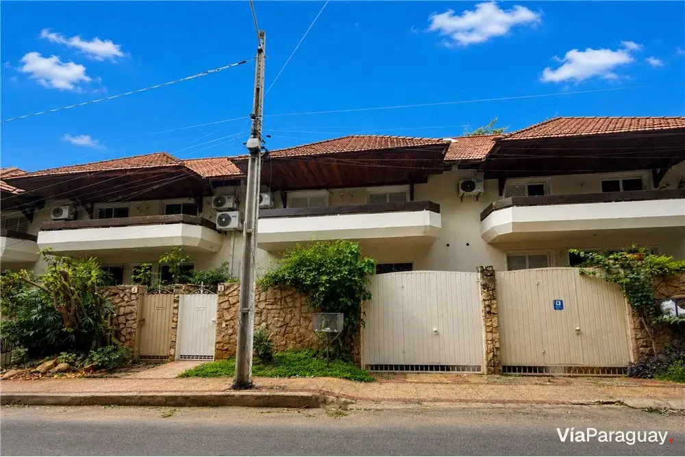 Duplex de 3 pisos en venta en Las Lomas, Asunción