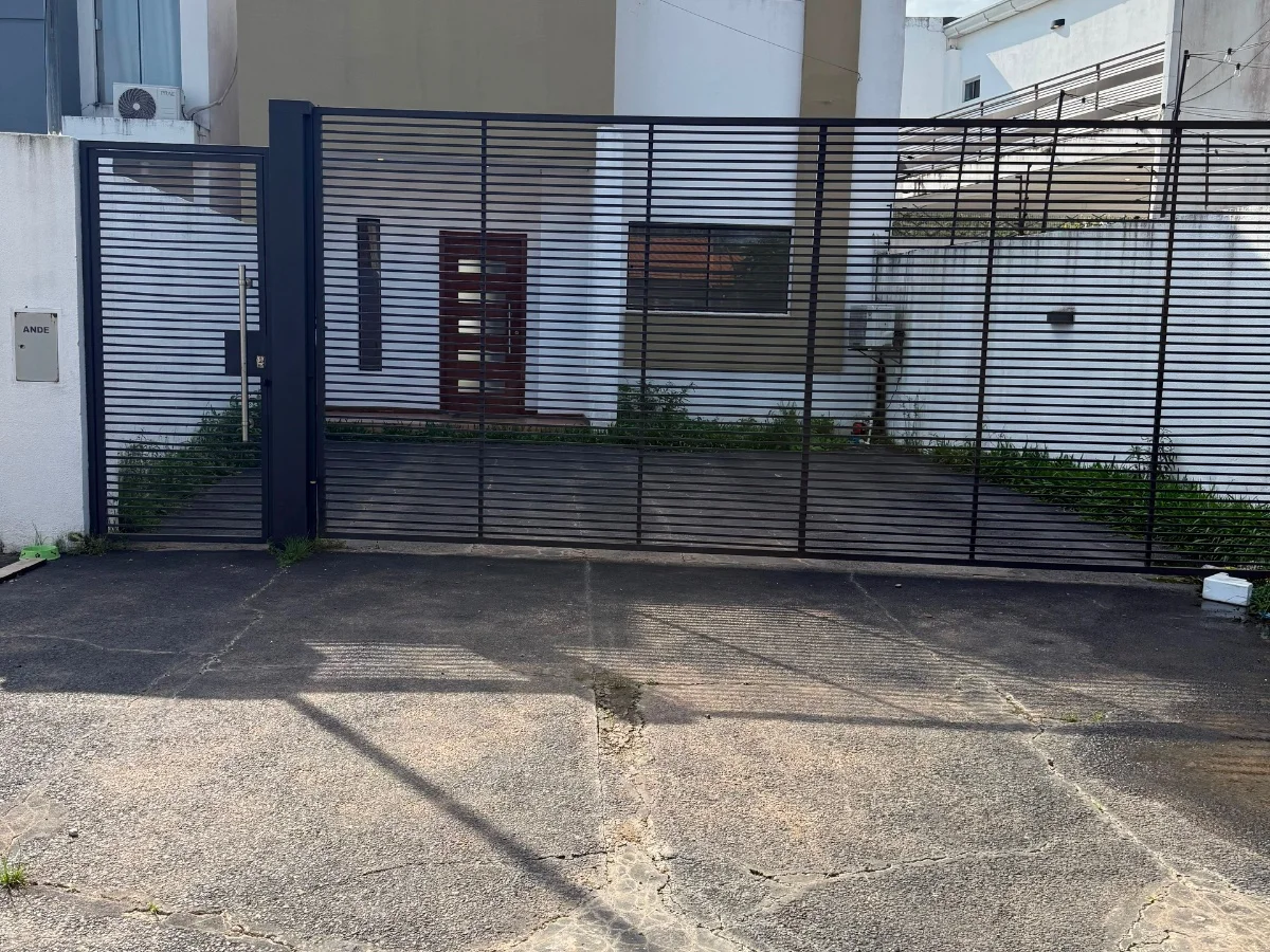 Duplex de 3 Quartos para Aluguel em Loma Merlo, Luque