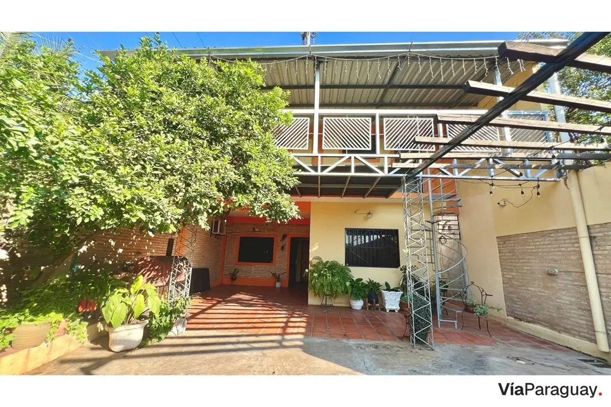 Dúplex en esquina en venta en Laurelty, Luque