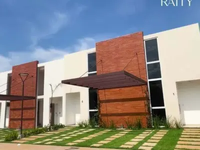 Duplex na planta em condomínio fechado Vy'a Raity, Laurelty, Luque