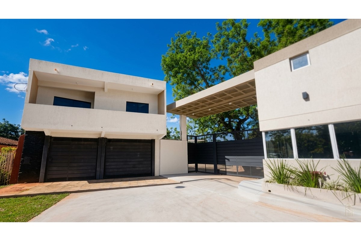 Duplex for sale to renovate in Luque, Barrio La Amistad