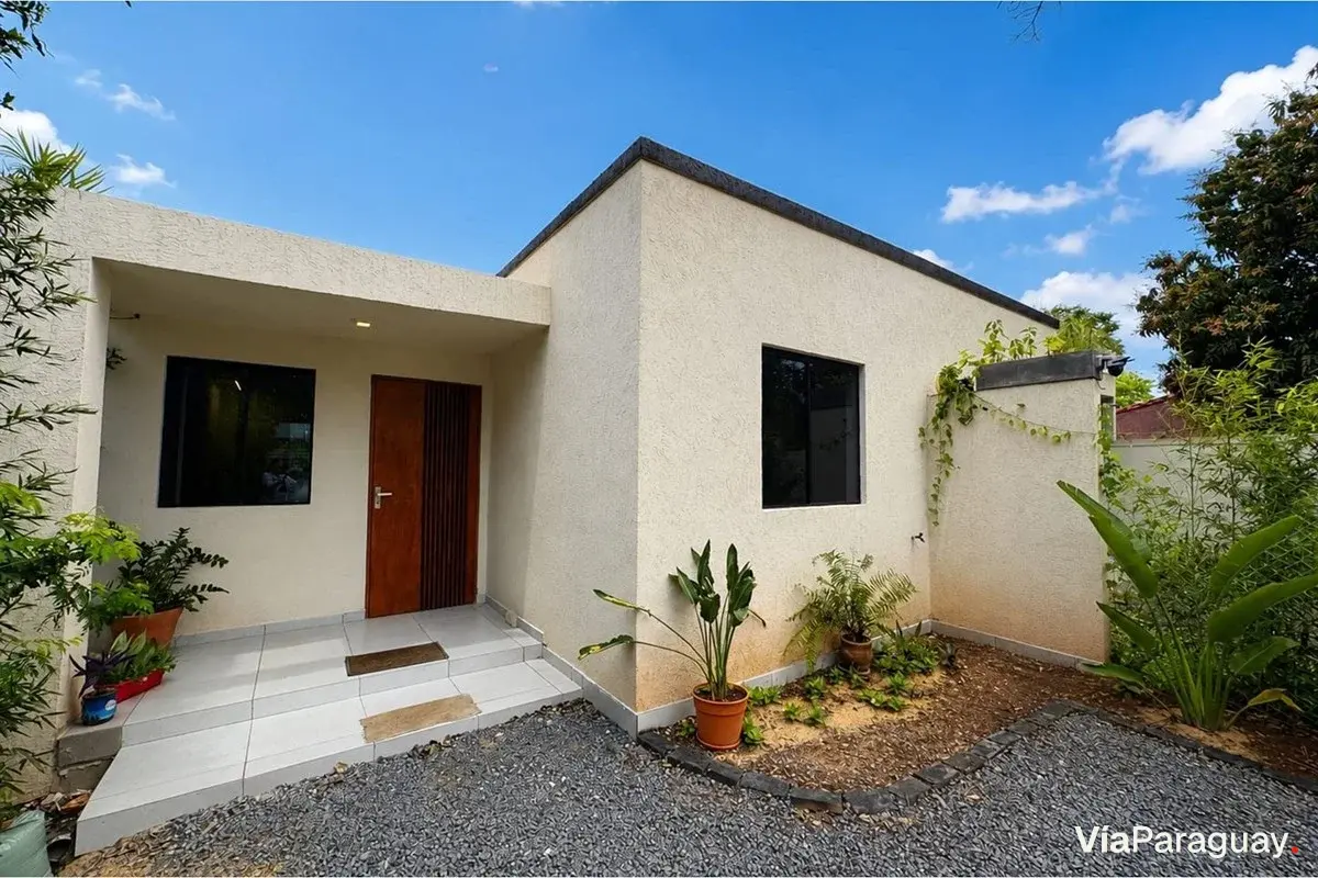 Dúplex en venta con 3 dormitorios en Luque