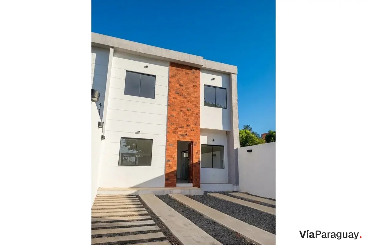Dúplex en venta con patio en Puerto Pabla, Lambaré