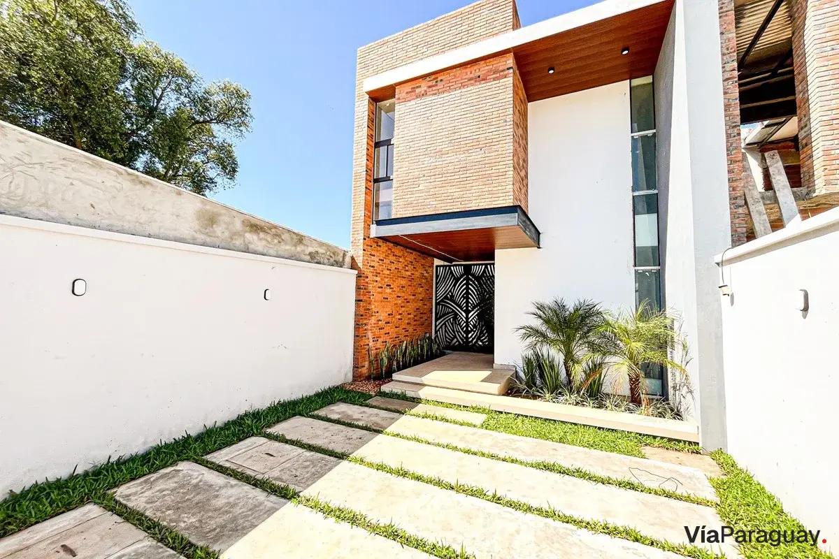Dúplex en venta con piscina en Cuarto Barrio, Luque
