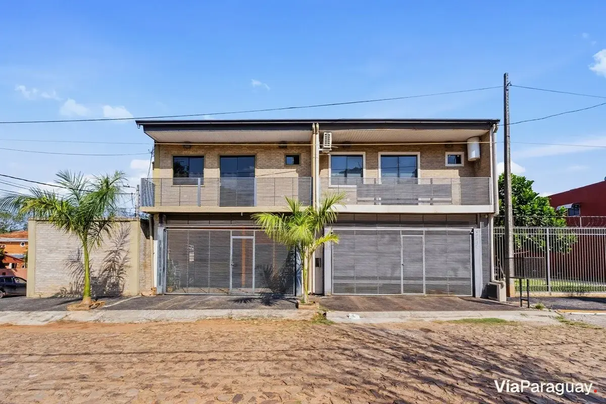 Duplex à venda com piscina em Lambaré, Santa Lucía