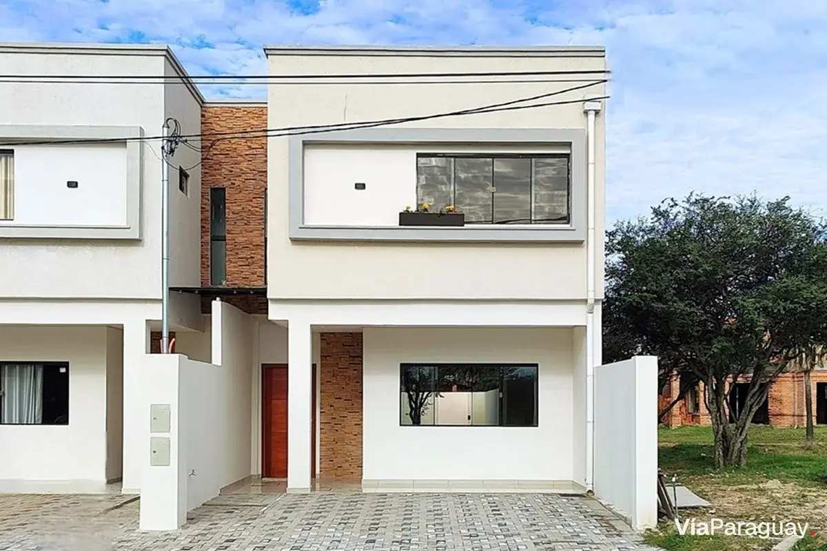 Duplex for sale in gated community Pilar del Norte, Limpio