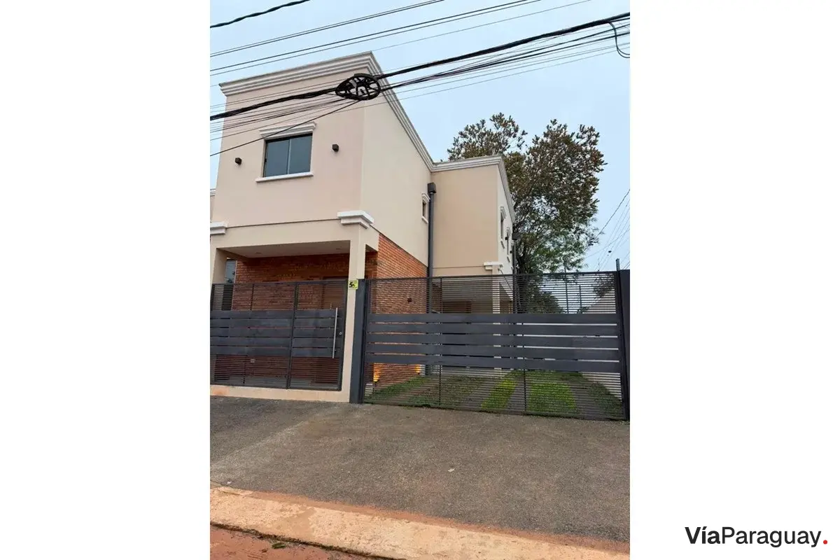 Corner duplex for sale in Loma Merlo, Luque