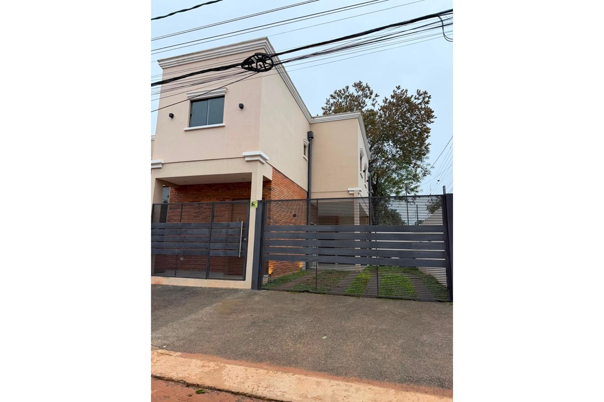Dúplex en venta en esquina en Loma Merlo, Luque
