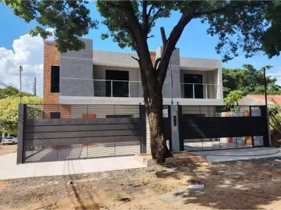 Dúplex en venta en Fernando de la Mora con 3 dormitorios