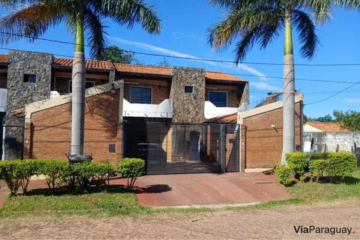Duplex for sale in Laurelty, Luque