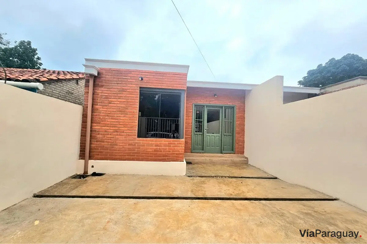 Dúplex en venta en Luque, 2 dormitorios con jardín