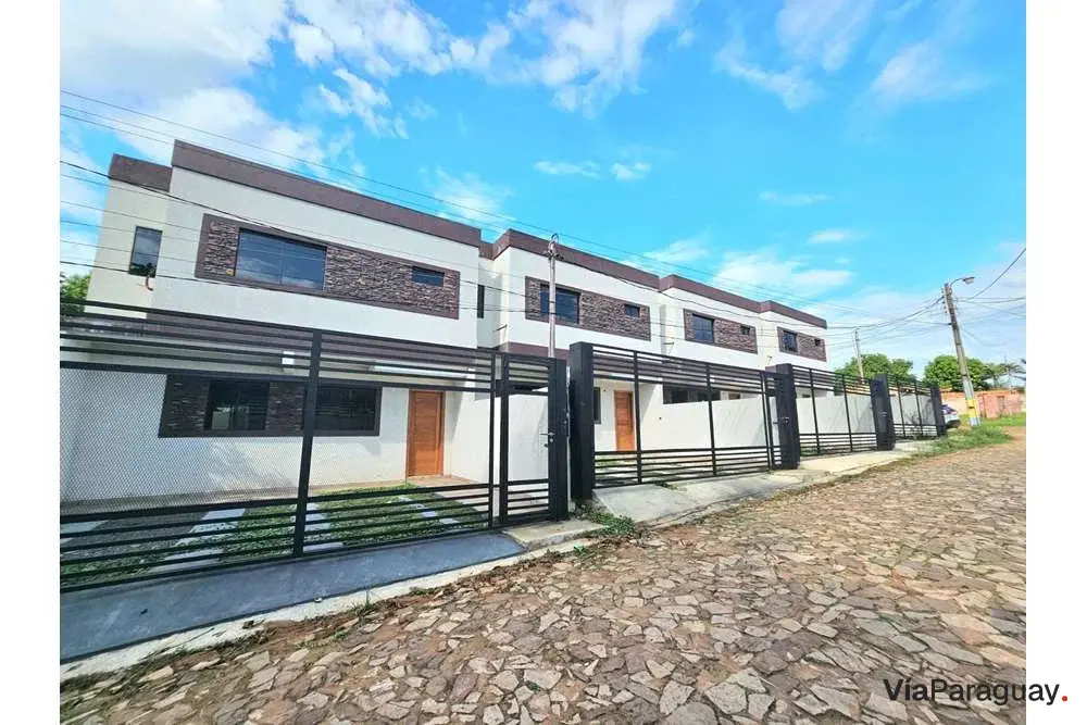 Dúplex à venda em Luque, 3 dormitórios, novo