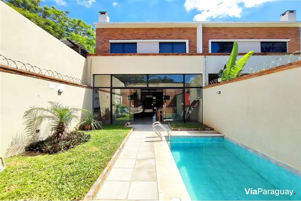 Dúplex minimalista en venta en Mariano Roque Alonso