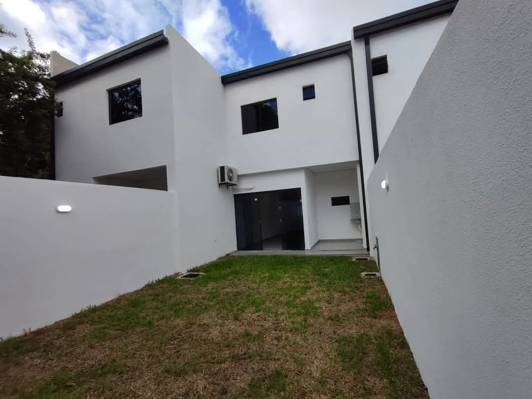 Duplex moderno de 2 quartos para alugar em San Lorenzo