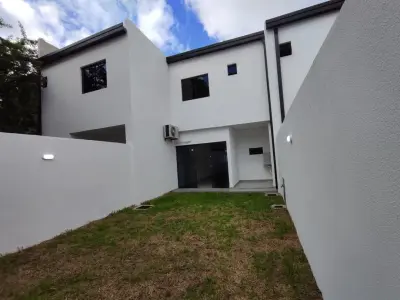 Duplex moderno de 2 quartos para alugar em San Lorenzo