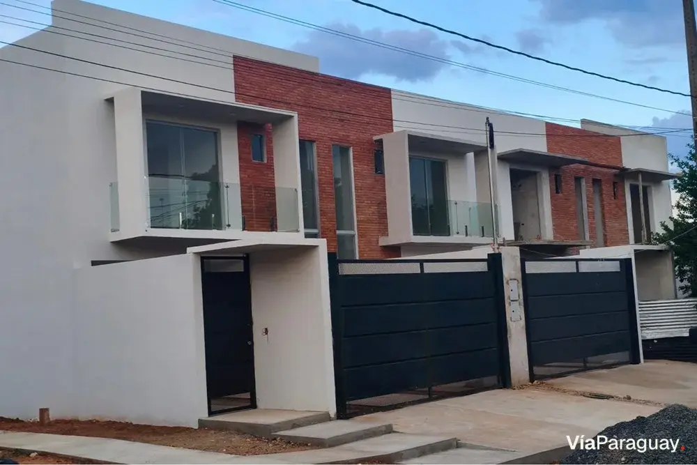 Dúplex moderno en venta en Maka'i, Luque