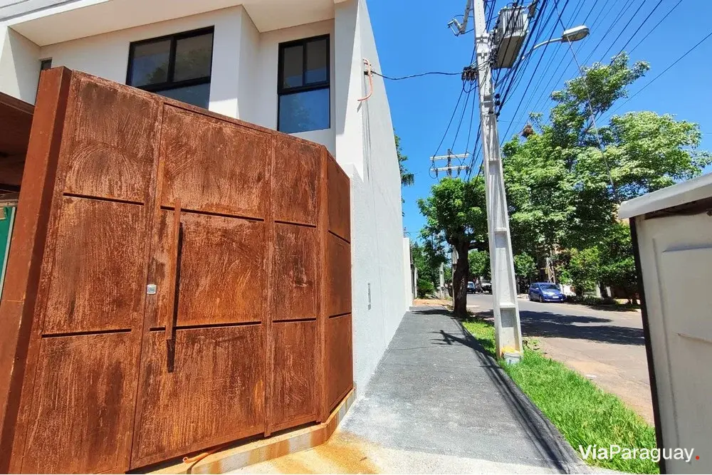 Premium duplex for sale in San Cristóbal, Asunción