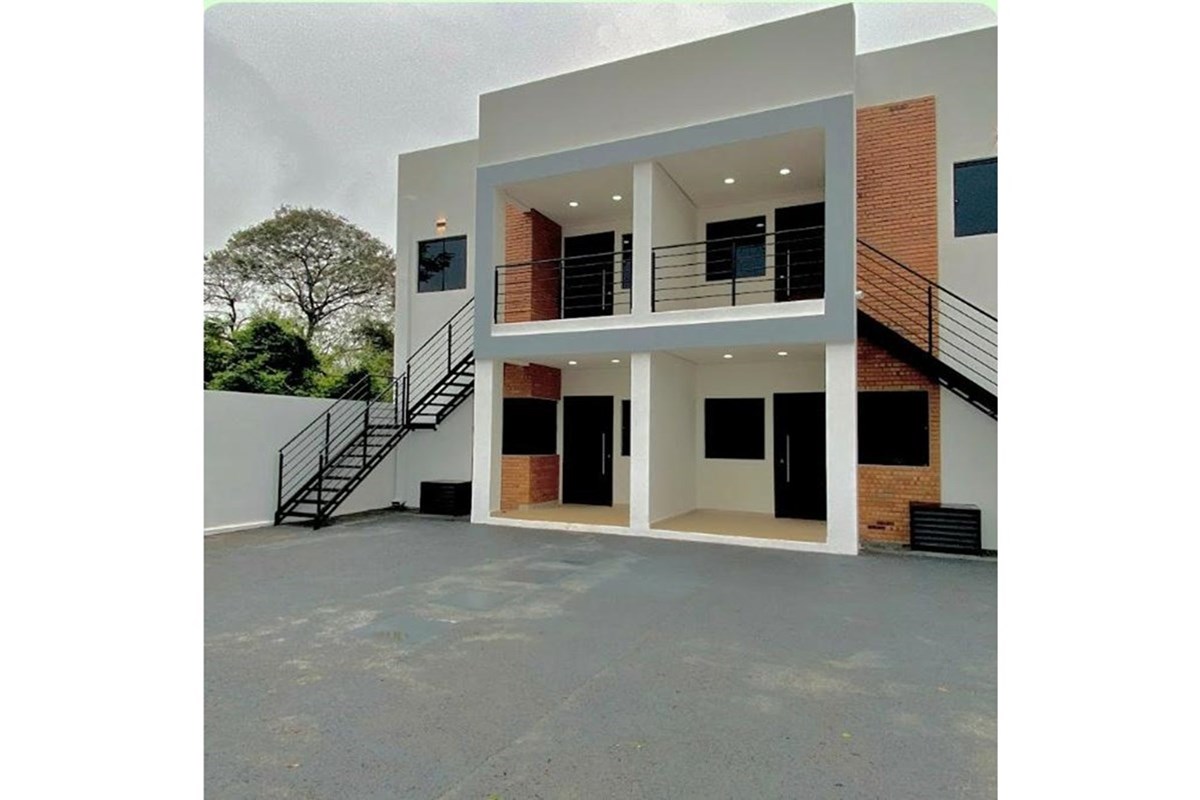 Duplex tipo apartamento para alugar em Luque, Loma Merlo