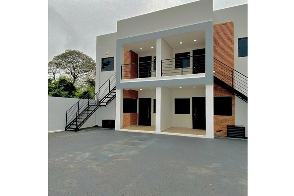 Duplex-style apartment for sale in Luque, Loma Merlo