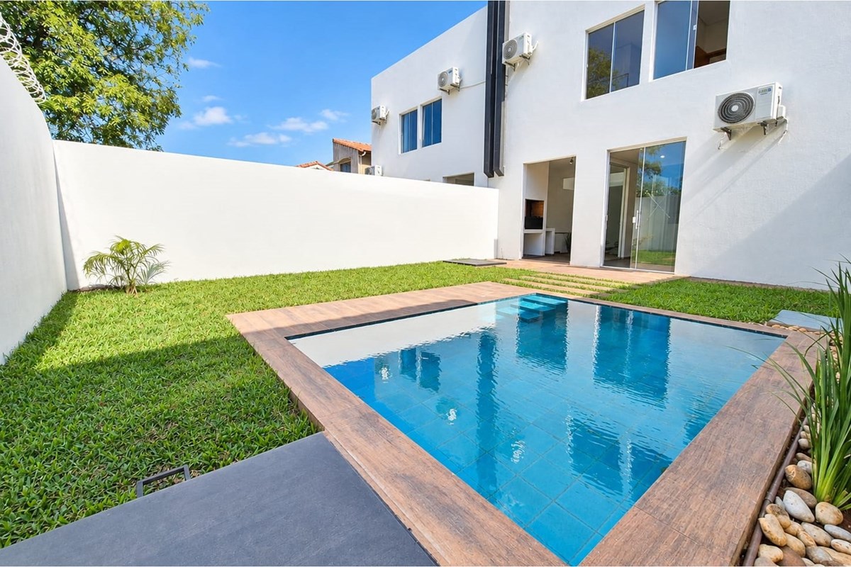 Dúplex Toscano en venta con piscina en Primer Barrio