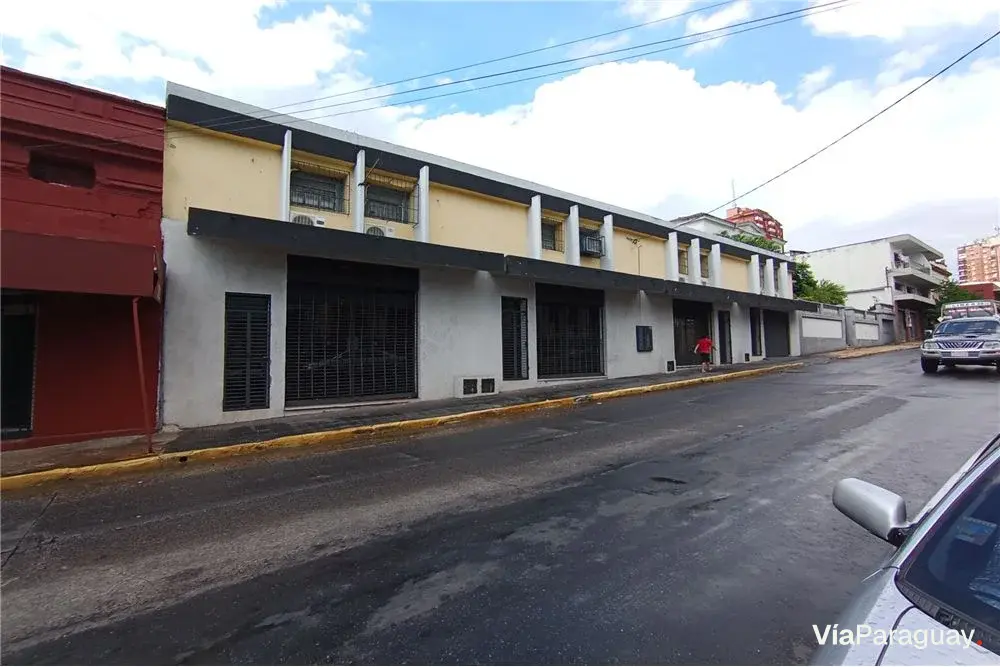 Edifício comercial à venda com salas e apartamentos em San Roque