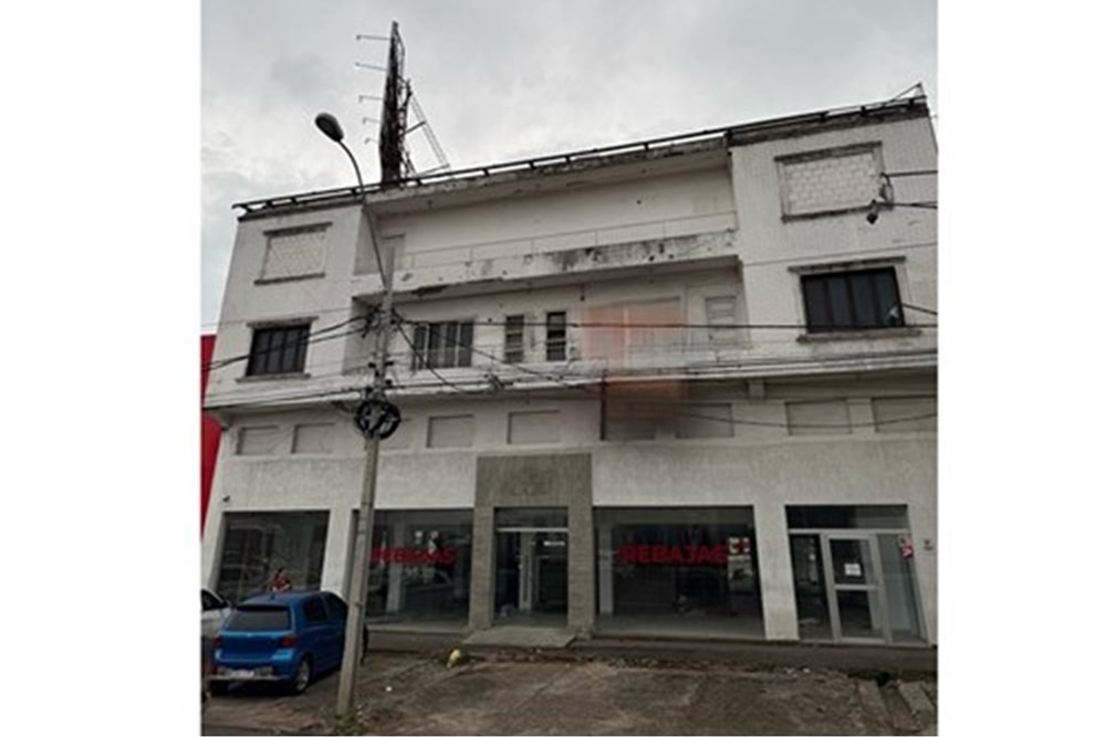 Edifício comercial à venda na Avda. E. Ayala km 5