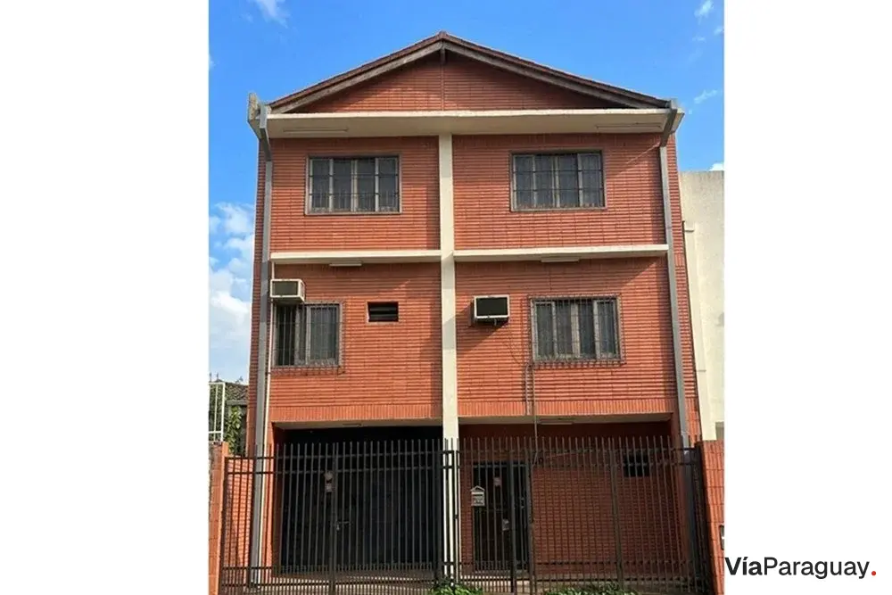 Edifício comercial multiuso à venda em Pettirossi, Assunção