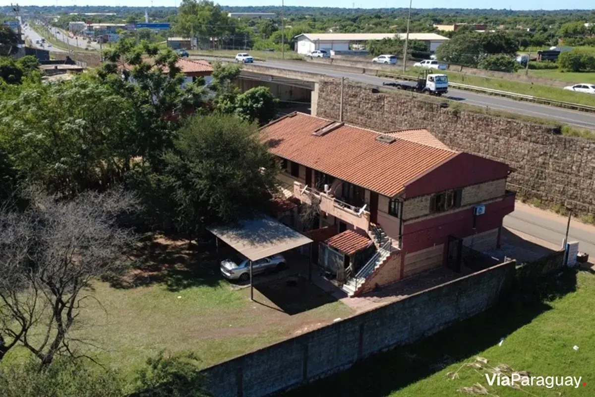 Edifício comercial e residencial à venda em Limpio