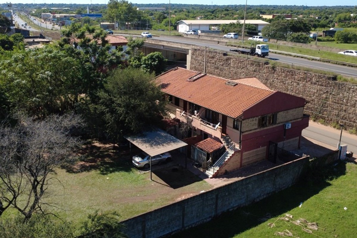 Edifício comercial e residencial à venda em Limpio