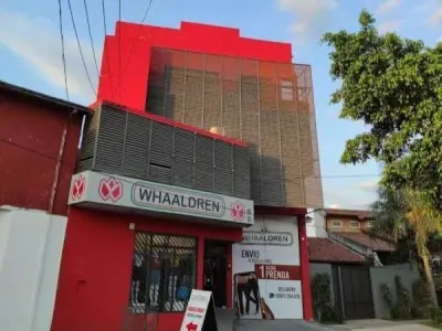 Edificio corporativo de 4 niveles en venta en San Vicente, Asunción