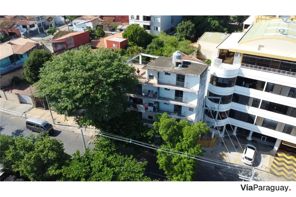 Four-story building for sale in San Vicente, Asunción