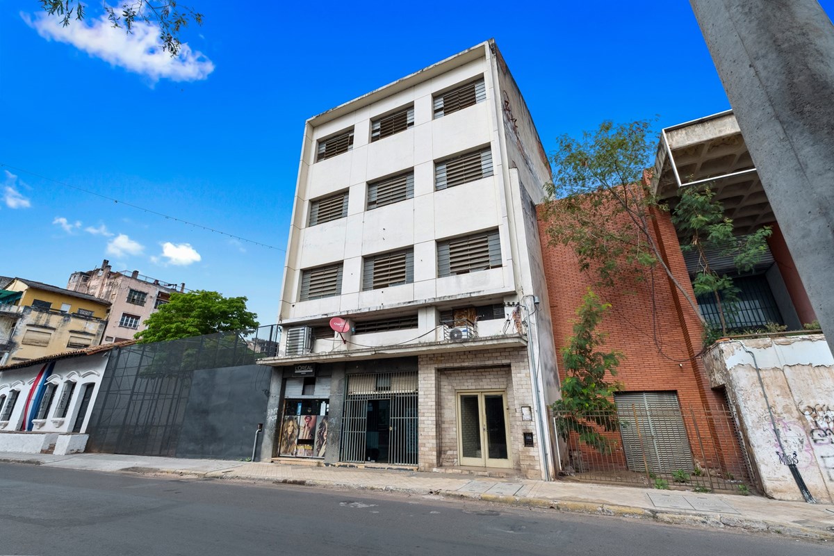 Edifício à venda com 25 suítes e 2 lojas no Centro