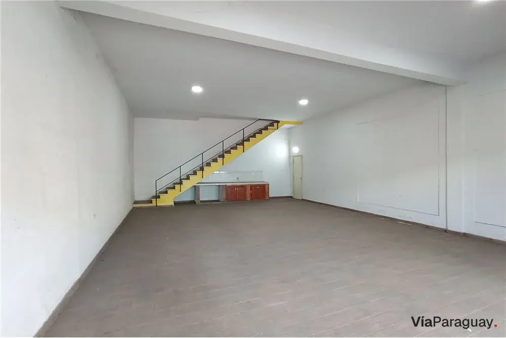 Edifício multifuncional à venda com salas comerciais em San Roque