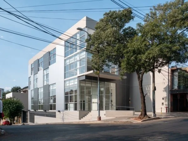 Edificio para oficinas en alquiler en Asunción, Barrio Pettirossi