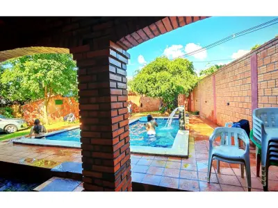 À venda: local, casa e quinta com piscina em Itauguá