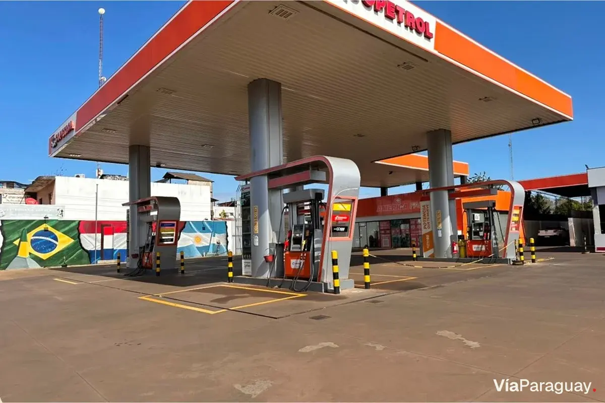Posto de combustível à venda no Área 4, Ciudad del Este