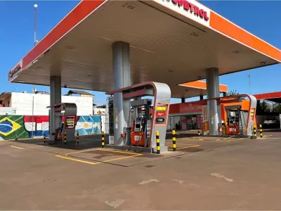 Posto de combustível à venda no Área 4, Ciudad del Este