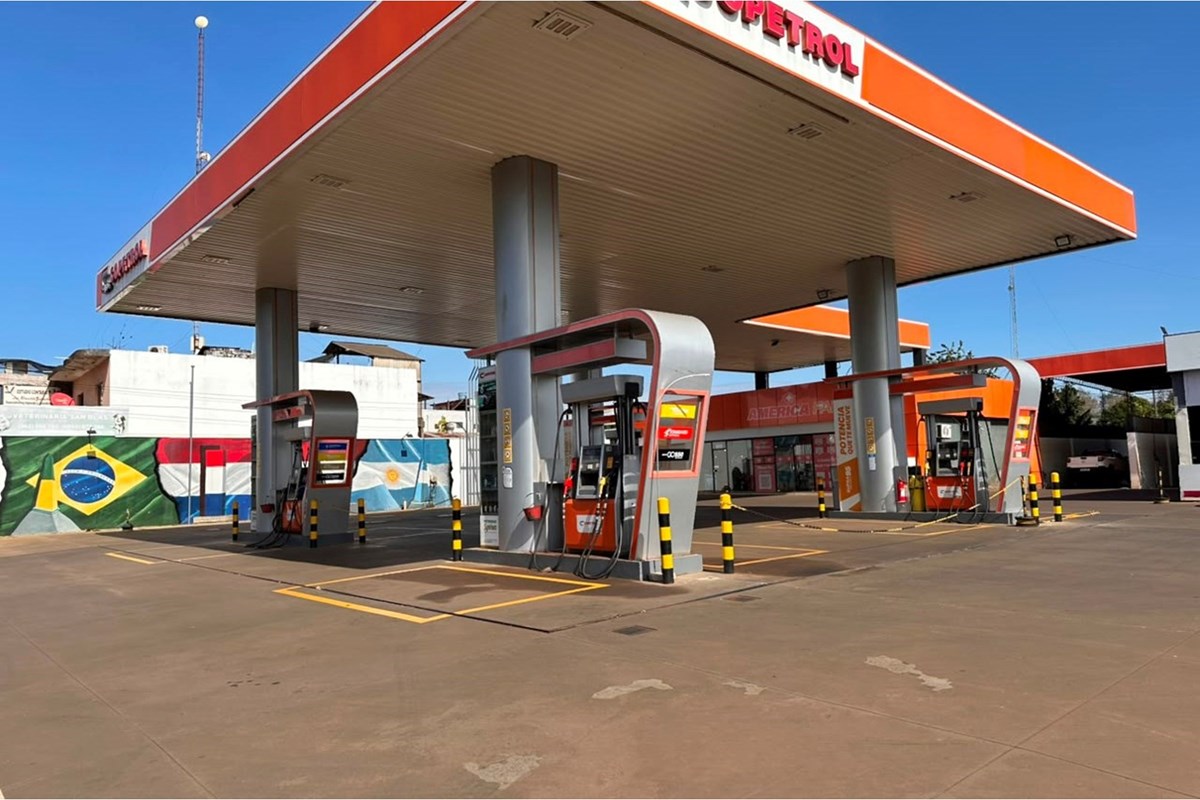 Posto de combustível à venda no Área 4, Ciudad del Este