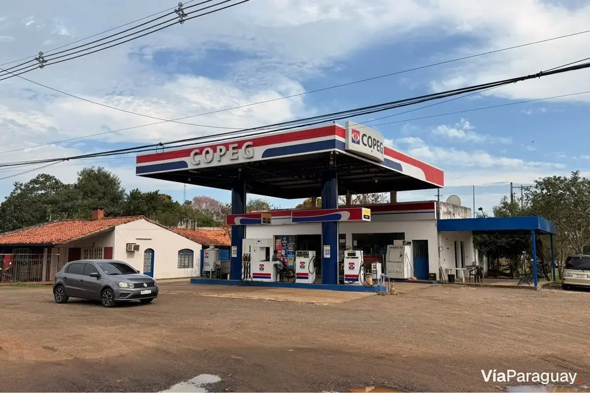 Posto de combustível e casa à venda em Coronel Oviedo