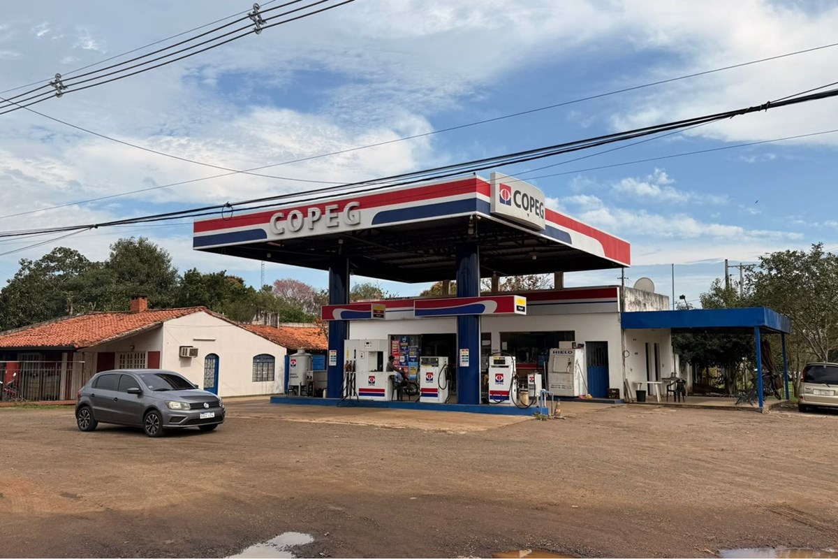 Posto de combustível e casa à venda em Coronel Oviedo