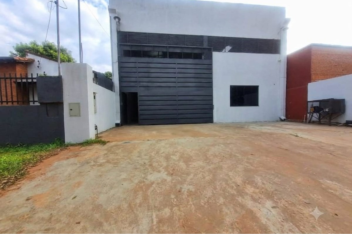 Galpón industrial en venta en Luque, Central