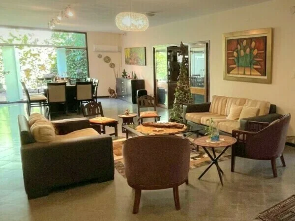 Grande propriedade à venda em Fernando de la Mora, 1.665 m²